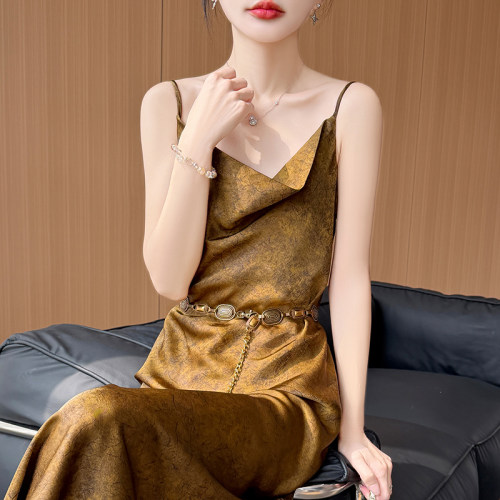 轻奢缎面真丝吊带醋酸A字连衣裙