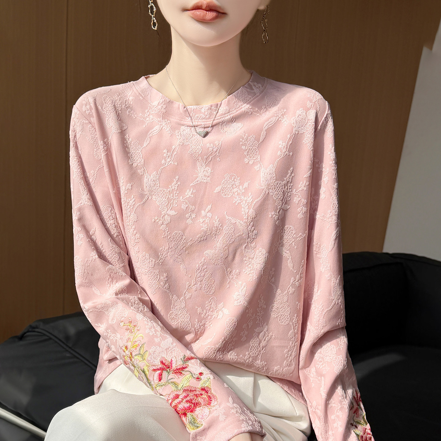 重工刺绣钩花圆领精纺羊毛衫女立体浮雕提花针织毛衣宽松打底上衣