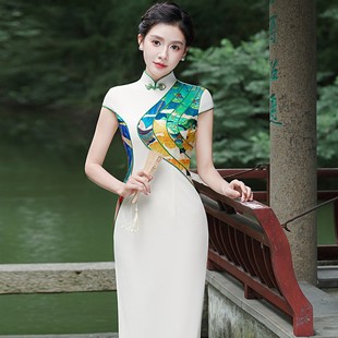 走秀演出高弹白色长旗袍2024年新款优雅大气修身礼仪旗袍江山如画