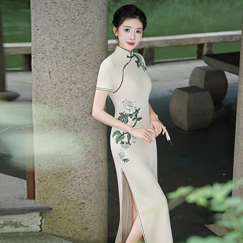 走秀旗袍2025新款旗袍走秀演出服短袖显瘦礼仪形体表演服绿意盎然