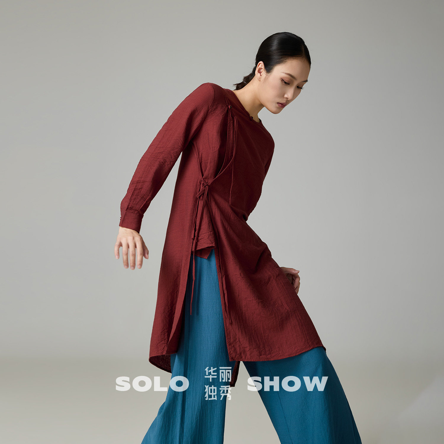 华丽独秀现代舞舞蹈服上衣中长款圆领衬衫练功服中式剑舞演出服女图片