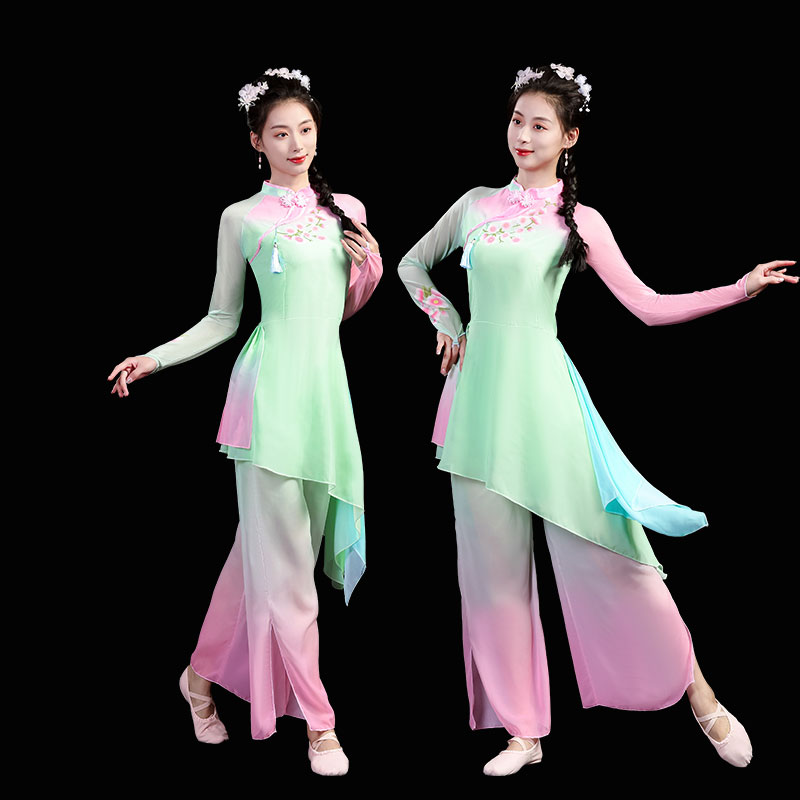 中国舞演出服扇子舞秧歌服女淡妆浓抹总相宜表演服古典舞服装飘逸