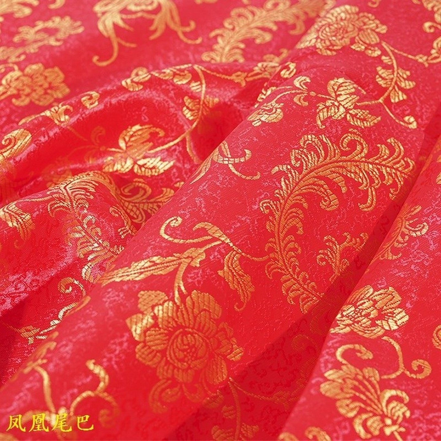国风红色喜庆凤凰尾巴汉服织锦缎