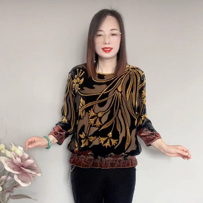 圆领手工串珠桑蚕丝植绒提花上衣