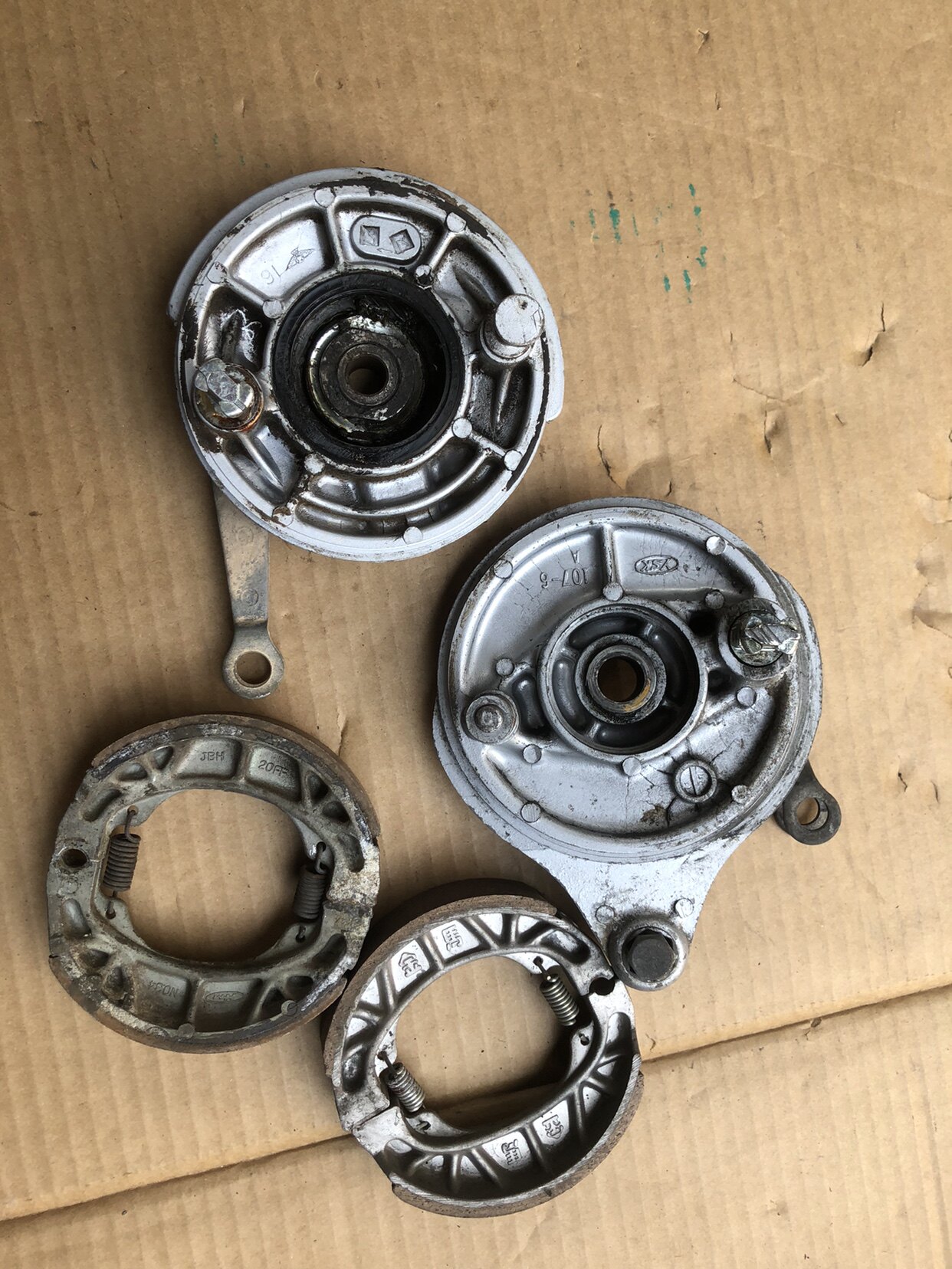 本田cg125本田三代花猫125原装进口前后刹车轮毂盖刹车片