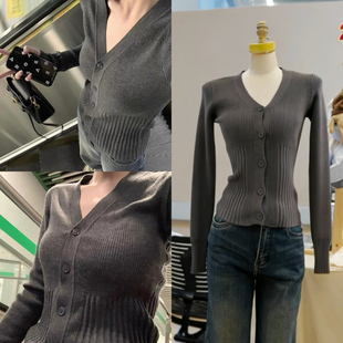 现货ELUCP气质高级感灰色v领针织开衫女2025秋新款显瘦长袖打底衫