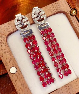 钻石：68颗 主石：8.45克拉 18k天然红宝石耳钉 总重：7.21克