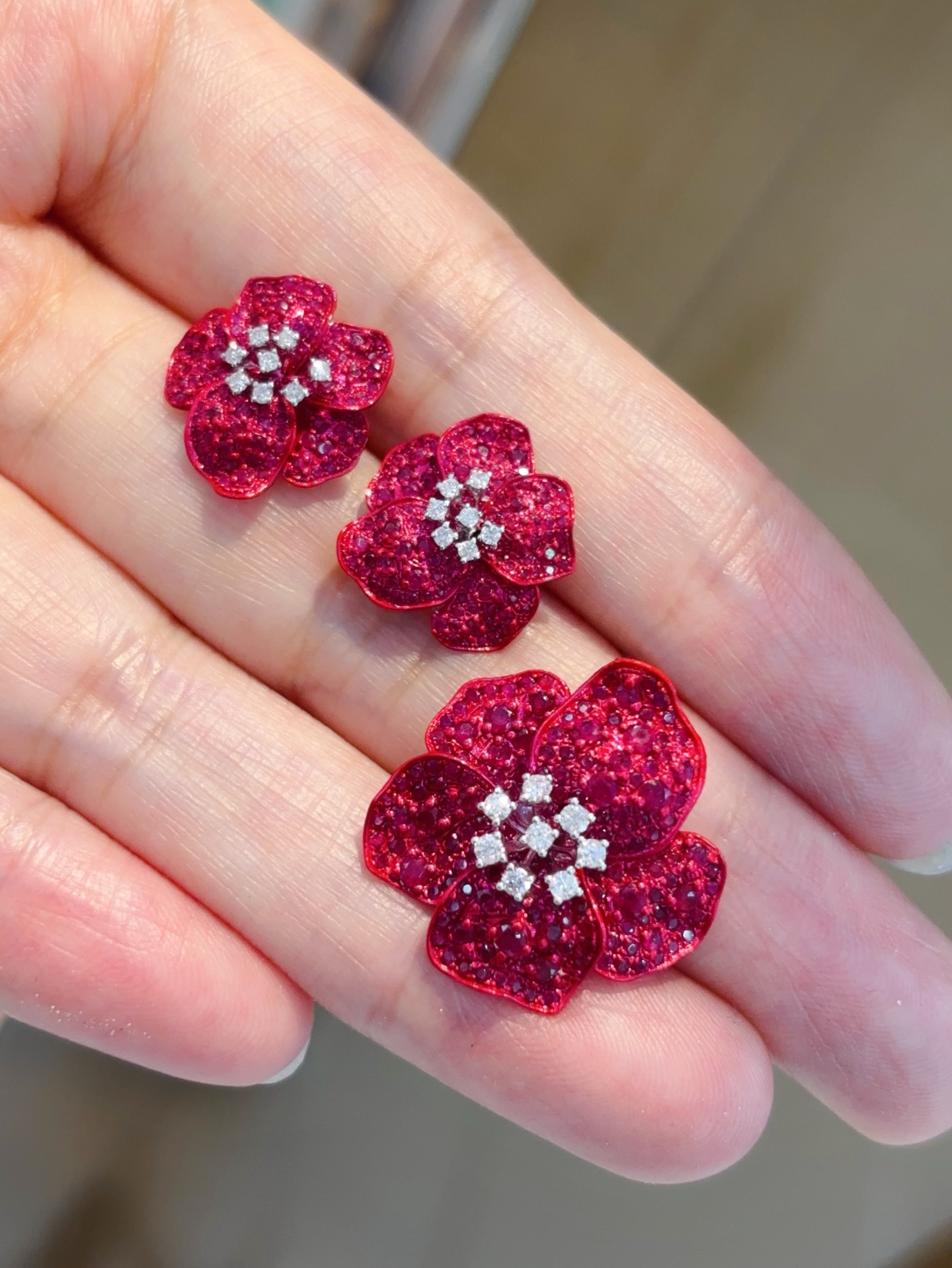 18k红宝石吊坠，主石：2ct 重约4.09克