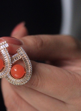 天然南红耳环、8-9mm珠子、纯银镀金镶嵌、豪镶版18x25mm