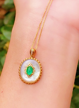 祖母绿白贝锁骨链18k金配钻石镶嵌重约2:6g