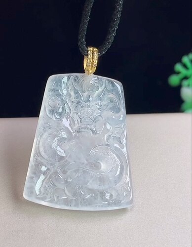 18k金镶天然翡翠冰种吊坠，尺寸29-22.3-4.2mm