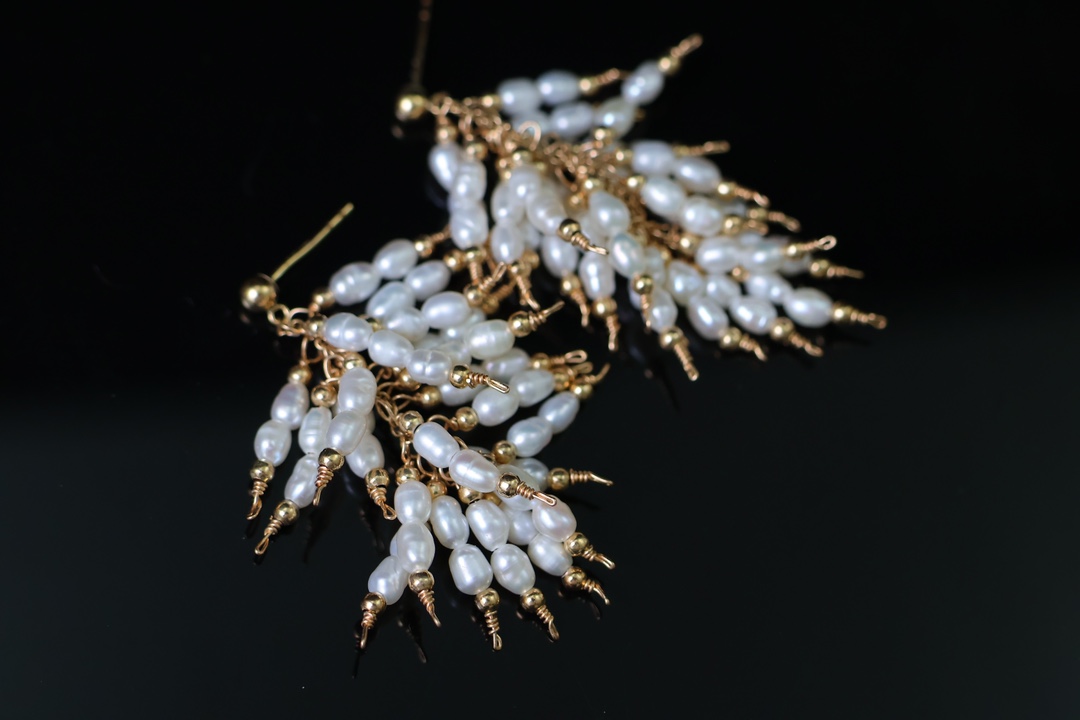 天然淡水珍珠耳钉、红刚玉高品质强光、纯手工制作