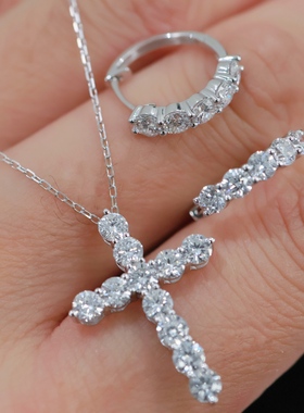 18K金镶培育钻十字架项链 VVS DE，附权威证书