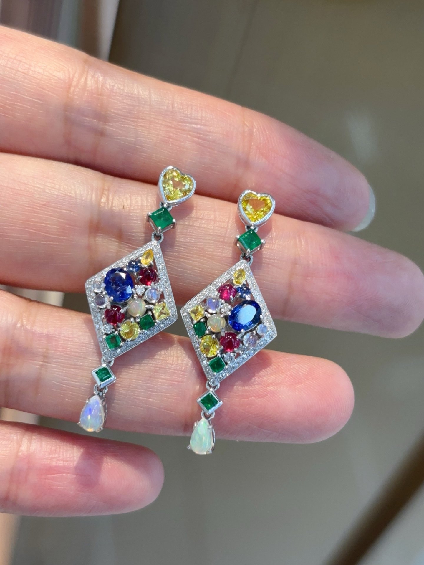 18k彩色宝石耳钉，主石：3.2ct 钻石：0.51ct 重量：5.78g,珠宝/钻石/翡翠,耳饰,淘宝优惠券,粉丝福利购,淘宝优惠卷