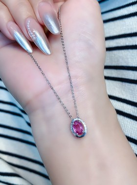 18K金镶粉蓝宝锁骨链重：1.91g 石：0.75ct 钻石：0.024/8P附证书