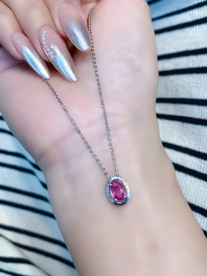 18K金镶粉蓝宝锁骨链重：1.91g 石：0.75ct 钻石：0.024/8P附证书