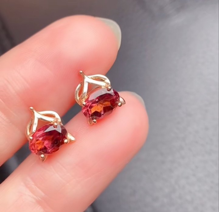 18K金镶嵌天然碧玺耳钉，裸石:2.02ct   总重量:1.66克,珠宝/钻石/翡翠,耳饰,淘宝优惠券,粉丝福利购,淘宝优惠卷