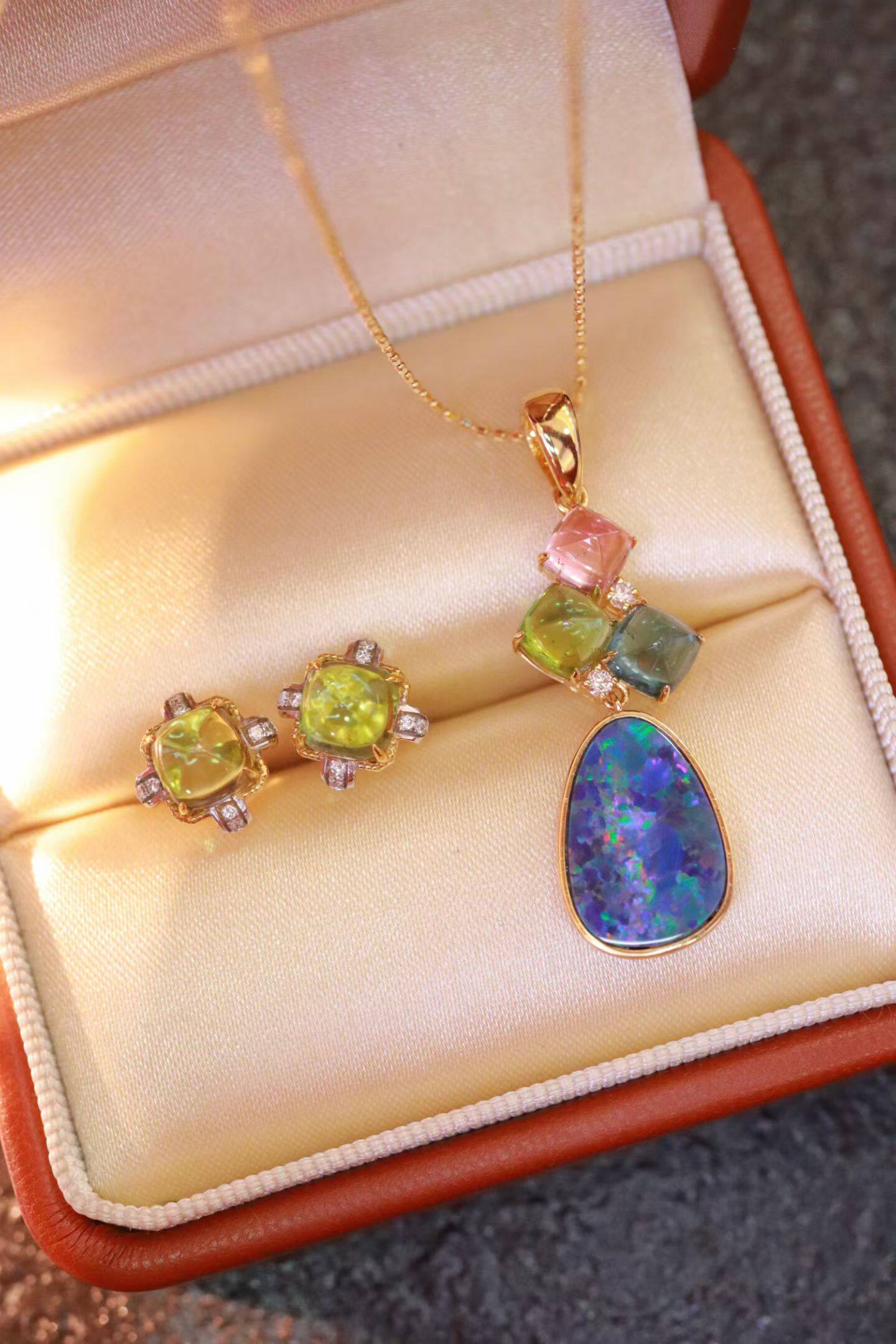 18K欧泊碧玺套装 主石 5.76ct  耳钉 主石2.5ct，附权威证书