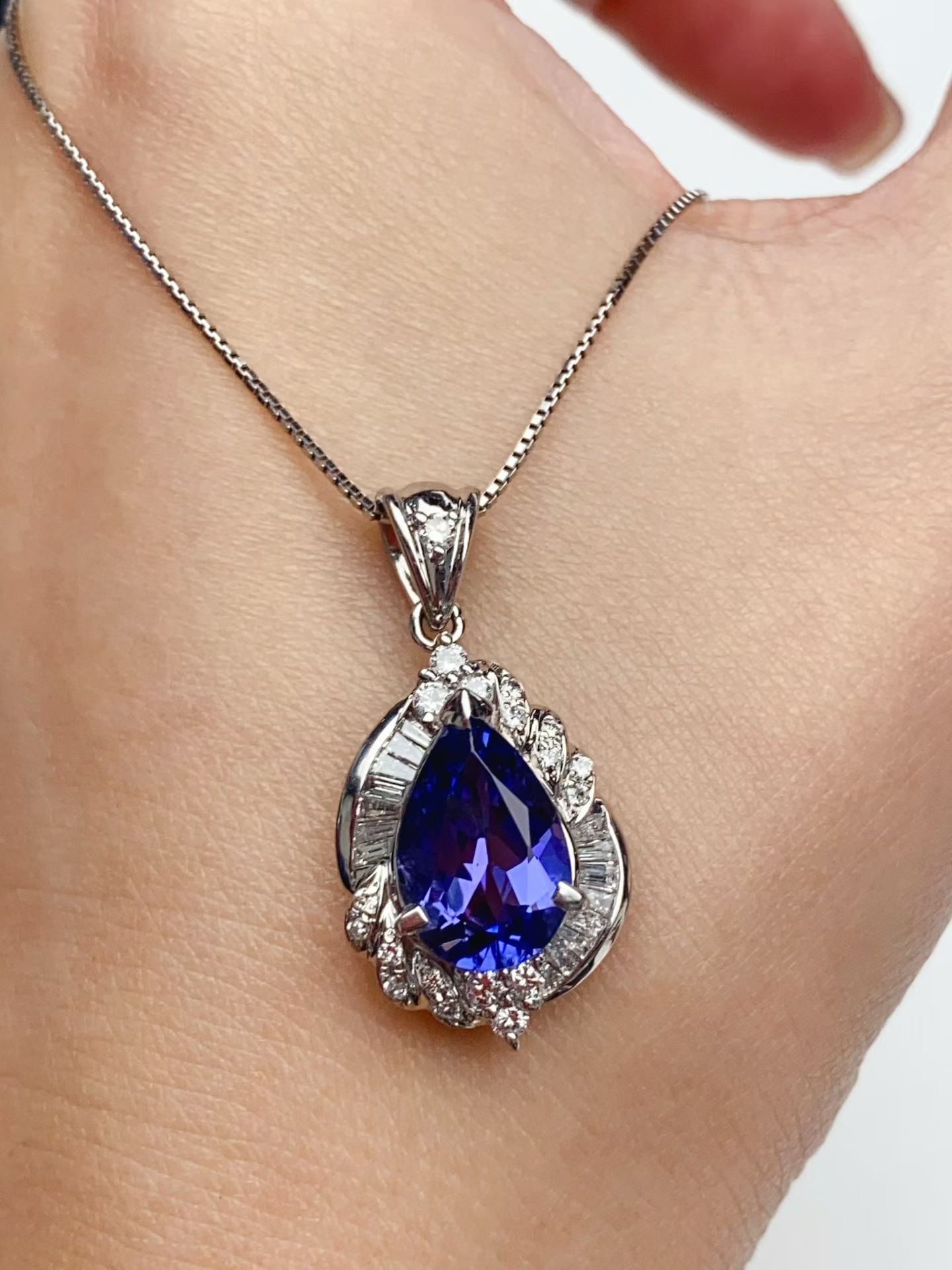 铂金PT9500镶嵌天然坦桑石3.2克拉钻石58分项链，晶体干净