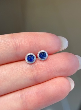 18K蓝宝石耳钉，主石：0.6ct 重量约：0.666g