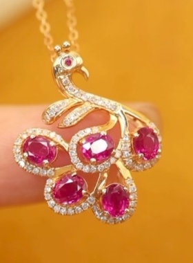 18K金红宝石吊坠，石重：1.287ct总重：2.19g钻石：0.234ct/78颗