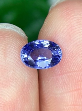 天然蓝宝石1.08ct，玻璃体，肉眼无暇4.94*6.96*3.37mm