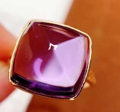 18k天然紫水晶戒指   总重：3.70克 主石：10克拉 钻石：0颗