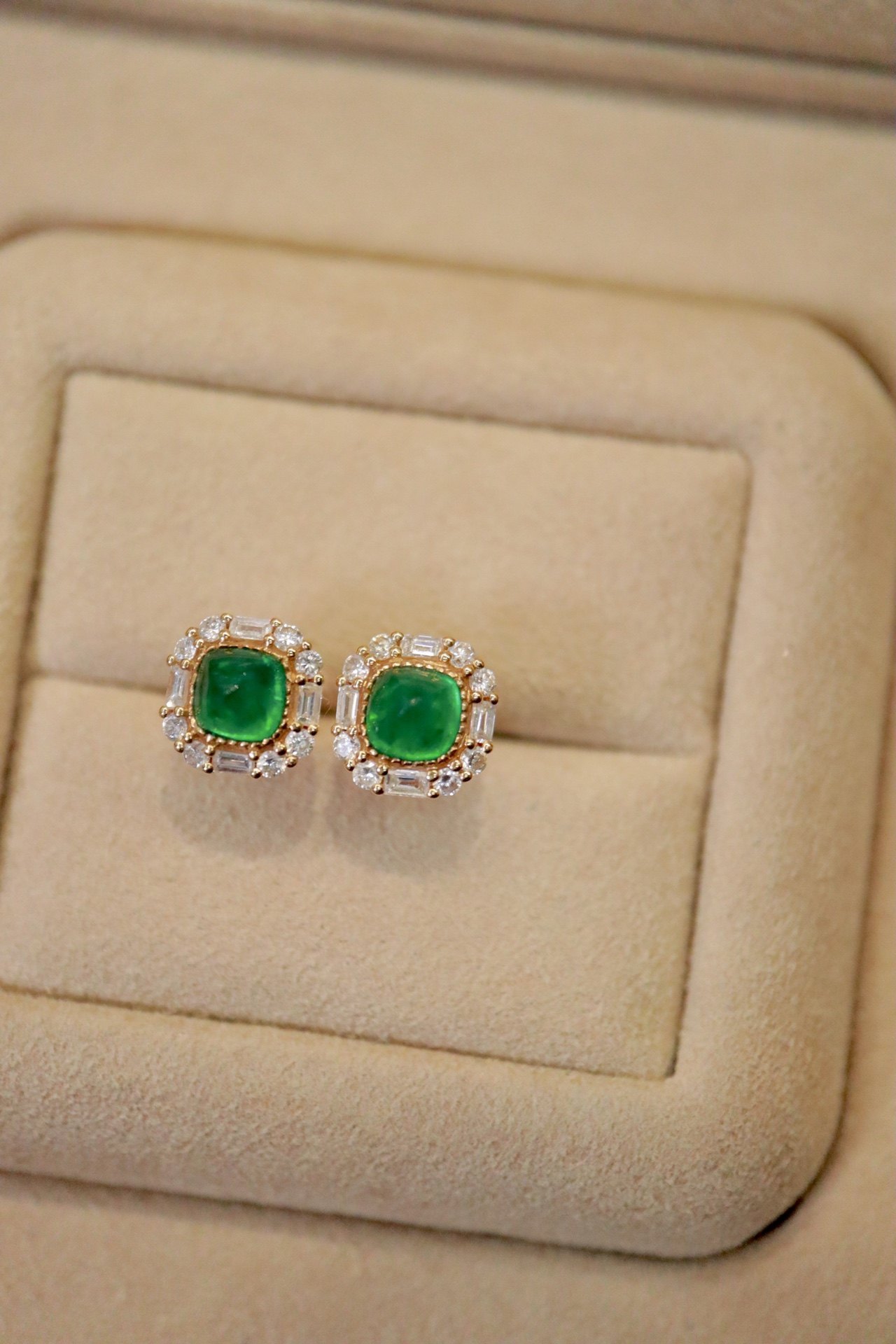 18k天然祖母绿耳钉 木佐绿色，主石1.25克拉 钻石0.40克拉,珠宝/钻石/翡翠,耳饰,淘宝优惠券,粉丝福利购,淘宝优惠卷