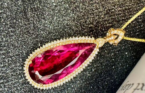 18K金碧玺吊坠，主石12.3ct，钻石134粒，总重4.62克