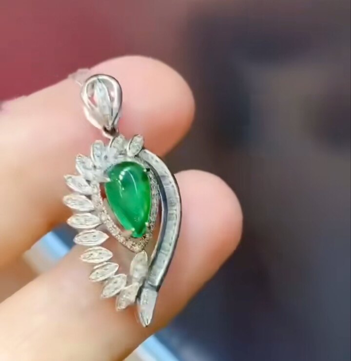 哥伦比亚产地祖母绿吊坠,主石规格5x8主石1.4ct+总重2.51g+101颗