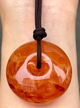 新出鸡油红老花蜡平安扣 全品无瑕疵 重26.31克，附权威证书