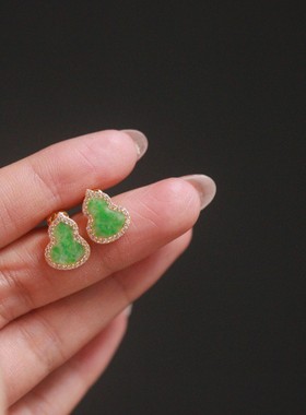 天然缅料翡翠葫芦耳钉、纯银镀金镶嵌，尺寸：10x13mm，附证书