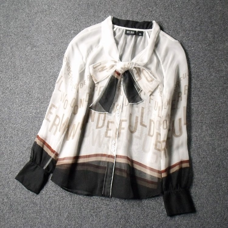 1305-夏季薄款 飘带领飘逸轻快宽松百搭印花插肩袖玻璃纱纽扣衬衫