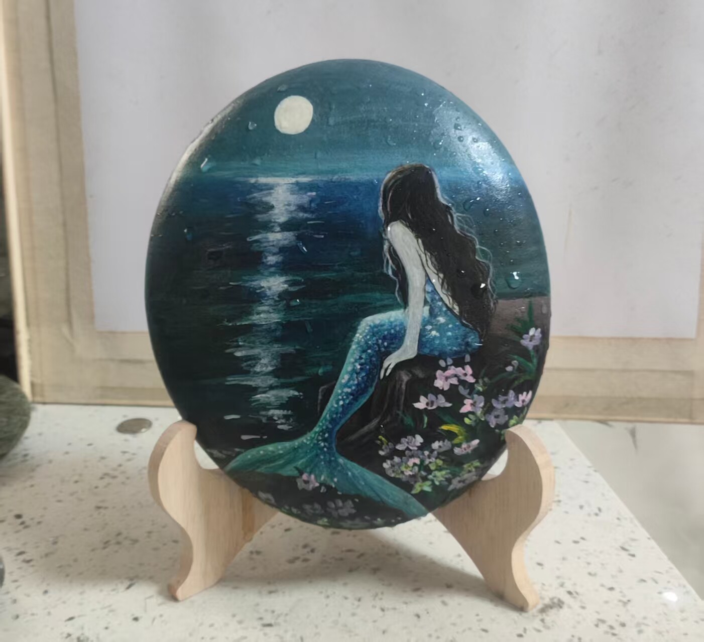 纯手绘美人鱼石头画成品摆件创意礼物意境高级防水不掉色送展架