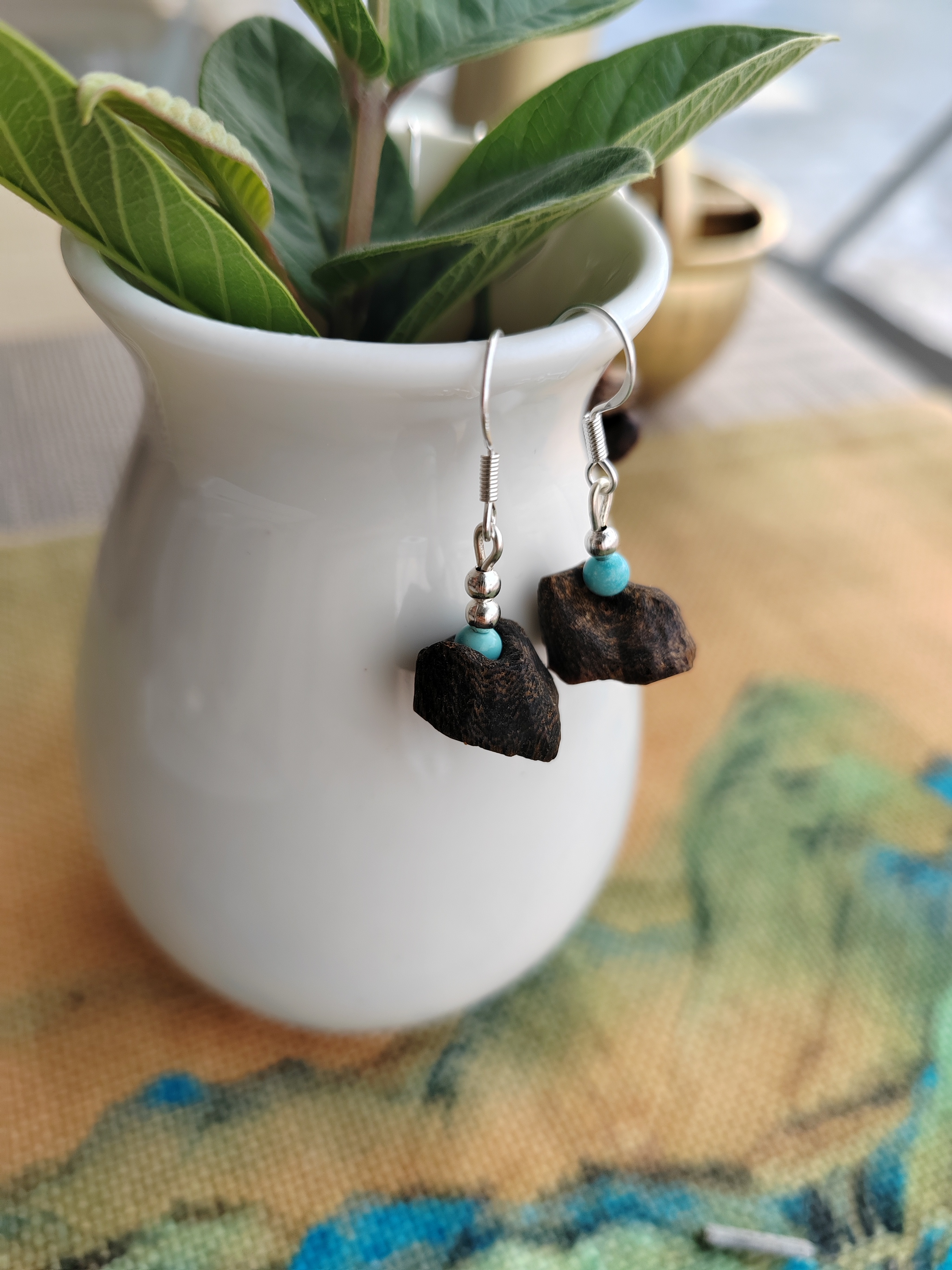 手工沉香随型珠搭配绿松石耳环小饰品