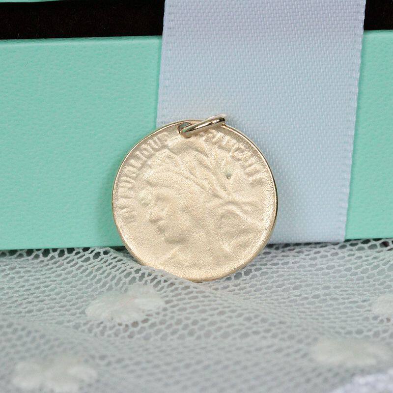 兔兔韩国14K纯金复古圆牌吊坠 做旧女王金币18mm直径毛衣链坠订货