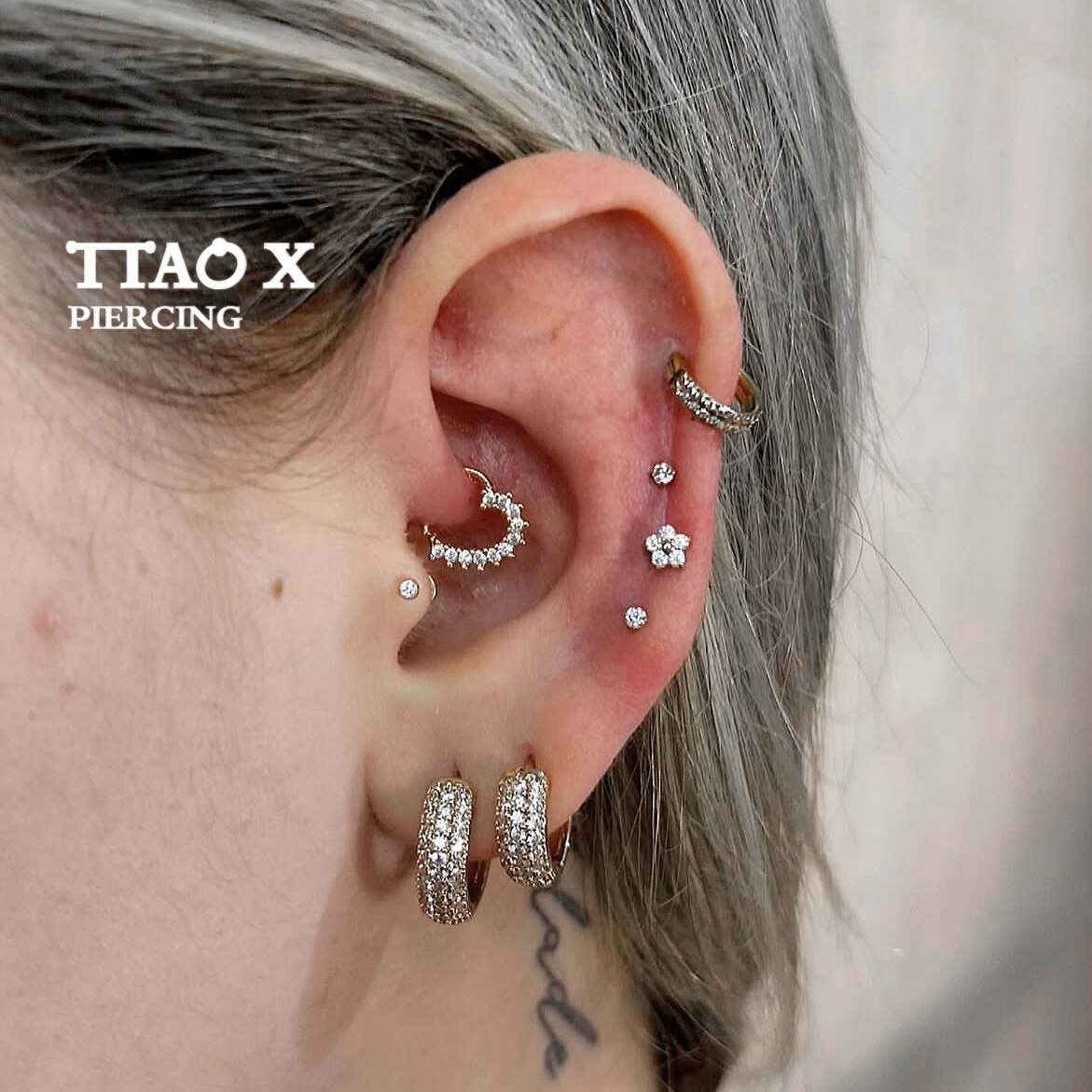 TTAO X 甜酷风 简约花朵锆石耳圈钛钢防过敏耳钉穿刺内螺旋耳骨钉