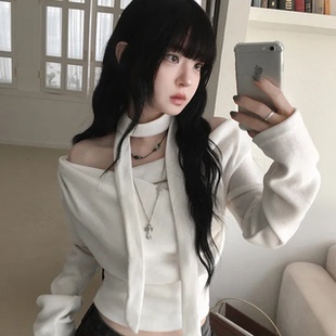 甜酷辣妹风收腰露肩百搭上衣 T恤 浪漫圣诞月 设计感荡领围脖长袖