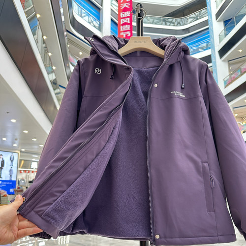 妈妈装连帽加绒加厚保暖冲锋衣女