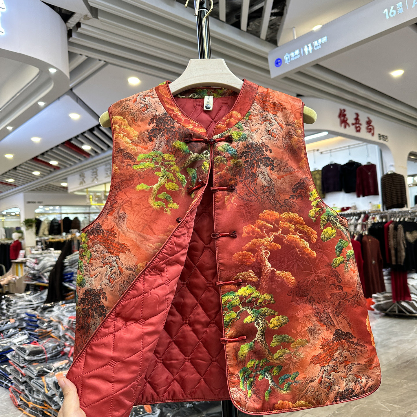 新中式盘扣花卉加厚夹棉马甲女妈妈装洋气高端气质棉服高贵妈妈装,女装/女士精品,棉衣/棉服,淘宝优惠券,粉丝福利购,淘宝优惠卷