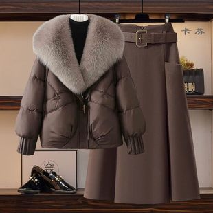 冬季女装套装2025新款大码保暖宽松毛领棉服外套显瘦半身裙两件套