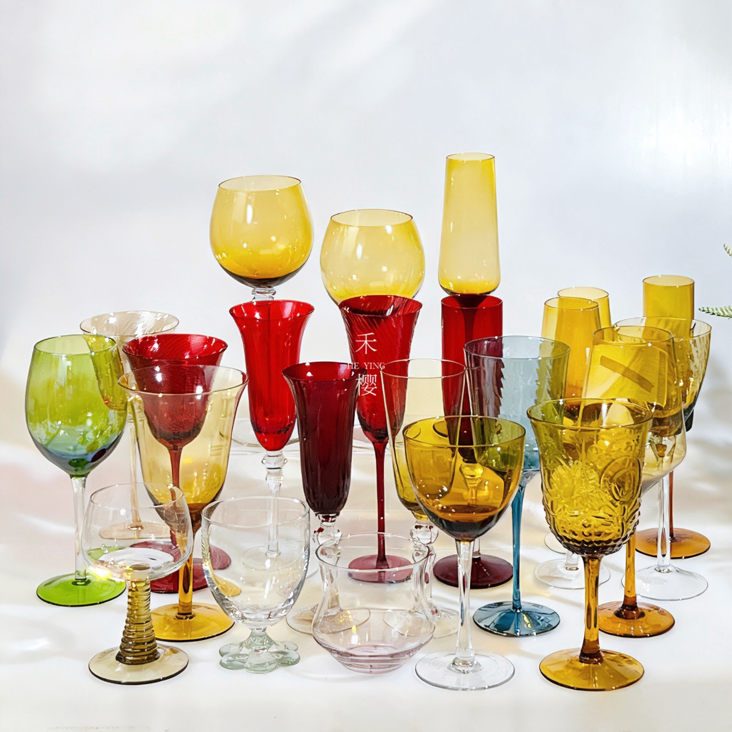 122禾樱彩色玻璃红酒杯高脚杯葡萄酒杯香槟酒杯复古家用酒具新款
