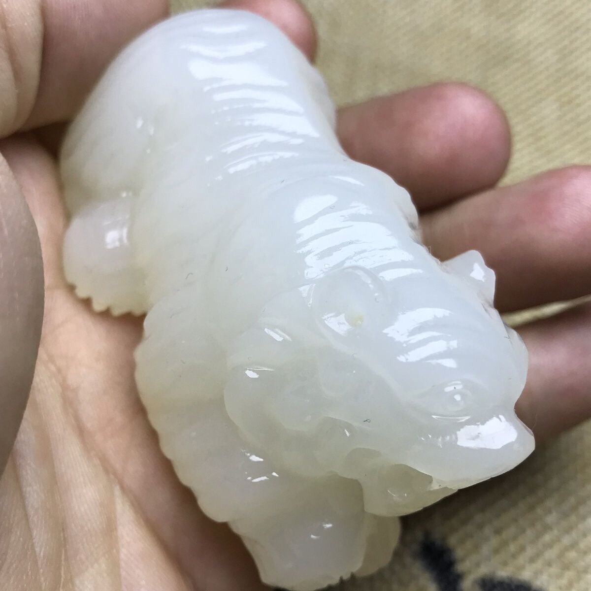 天然和田玉虎虎生威手把件白玉老虎把玩件十二生肖属虎摆件手玩件