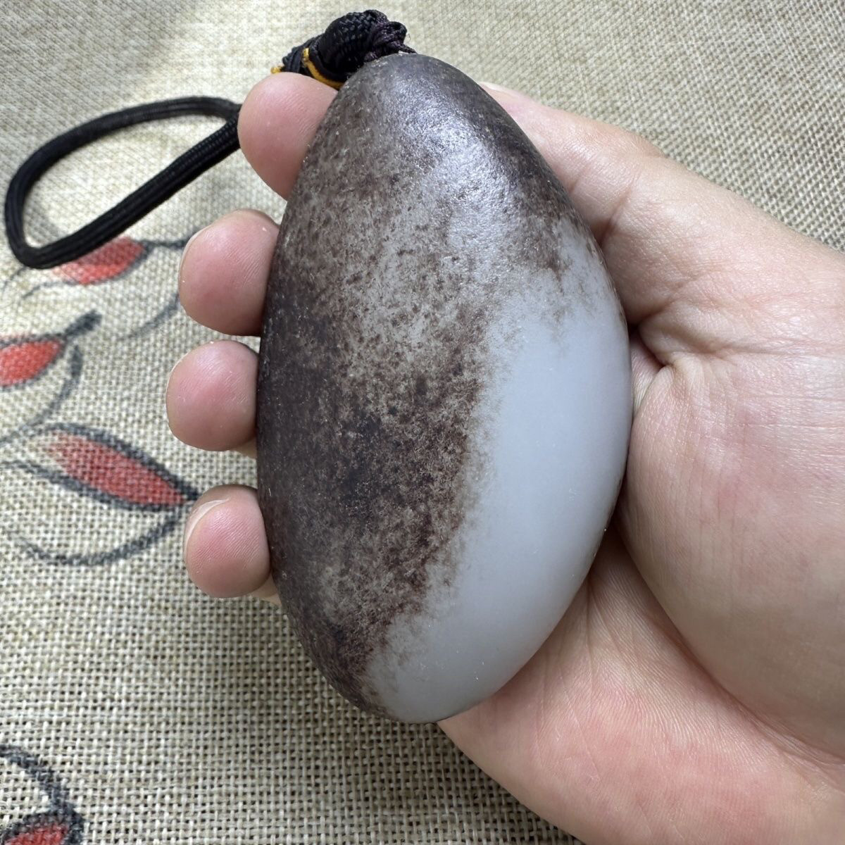 天然和田玉籽料原皮灰皮料手把件原石红沁皮把玩件男款玉石随机发