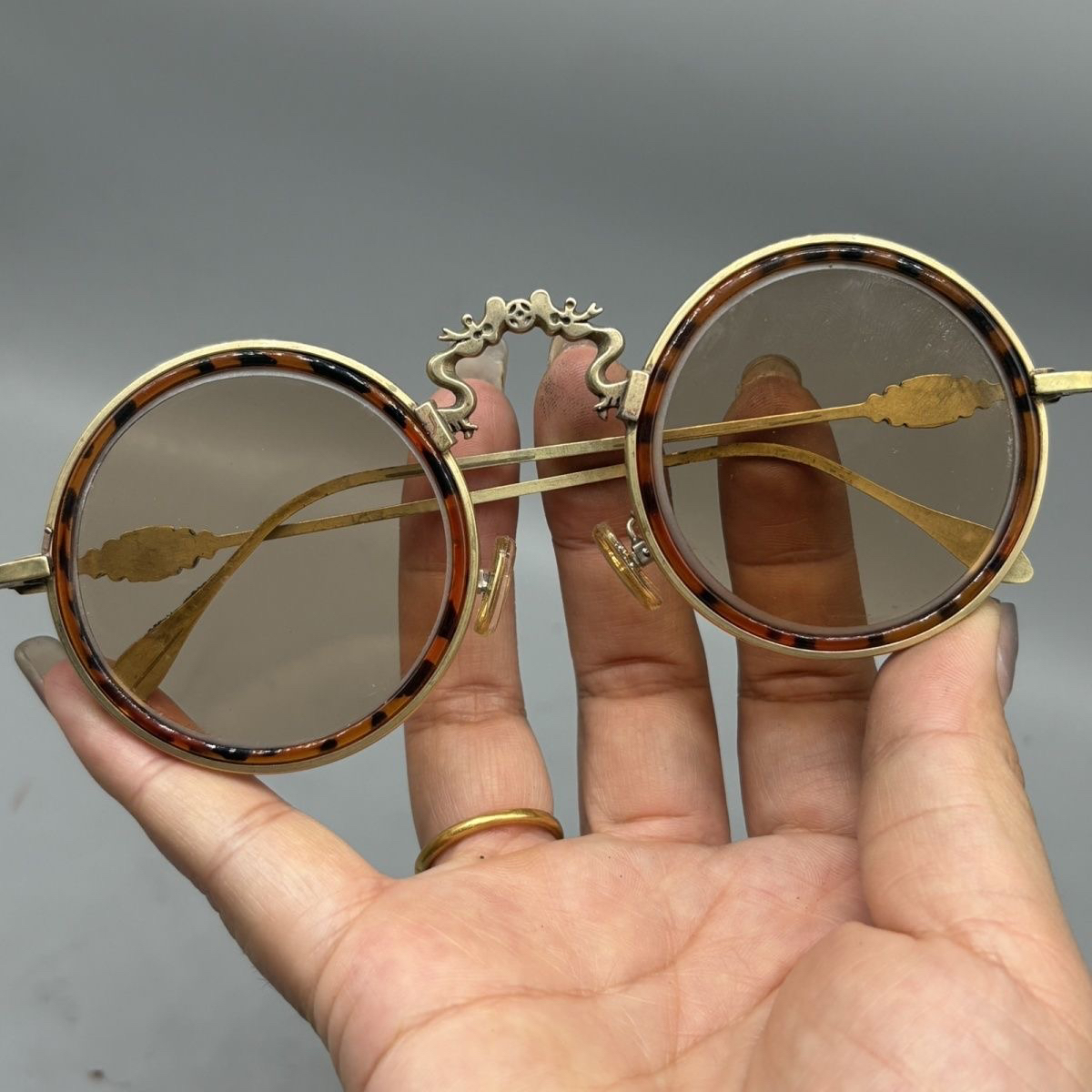 民国古玩收藏水晶石头茶色铜框杂项太阳镜圆形眼镜地主仿古复古