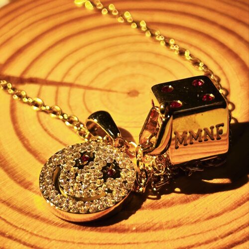 笑脸幸运符项链Lucky Charmz 18k金色电镀钛钢锆钻 MMNF