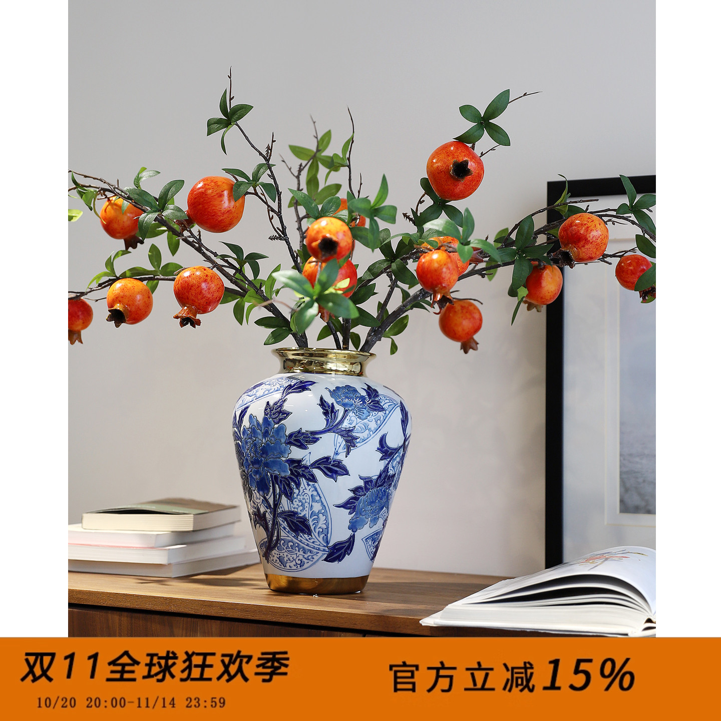 青花瓷梅瓶手绘牡丹花瓶