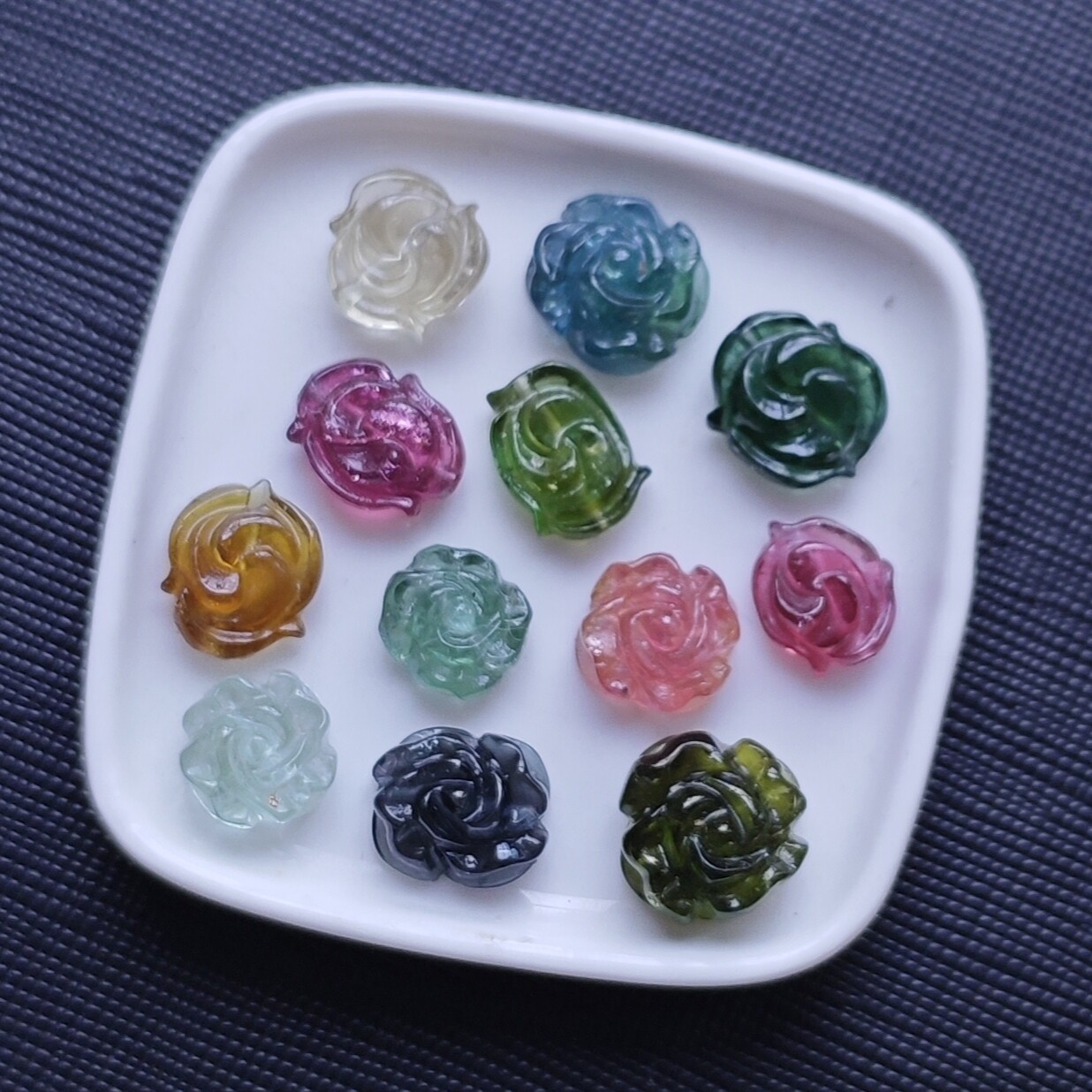 (新品特惠)巴西天然红蓝绿紫黄粉西瓜碧玺牡丹玫瑰花雕刻散珠配件