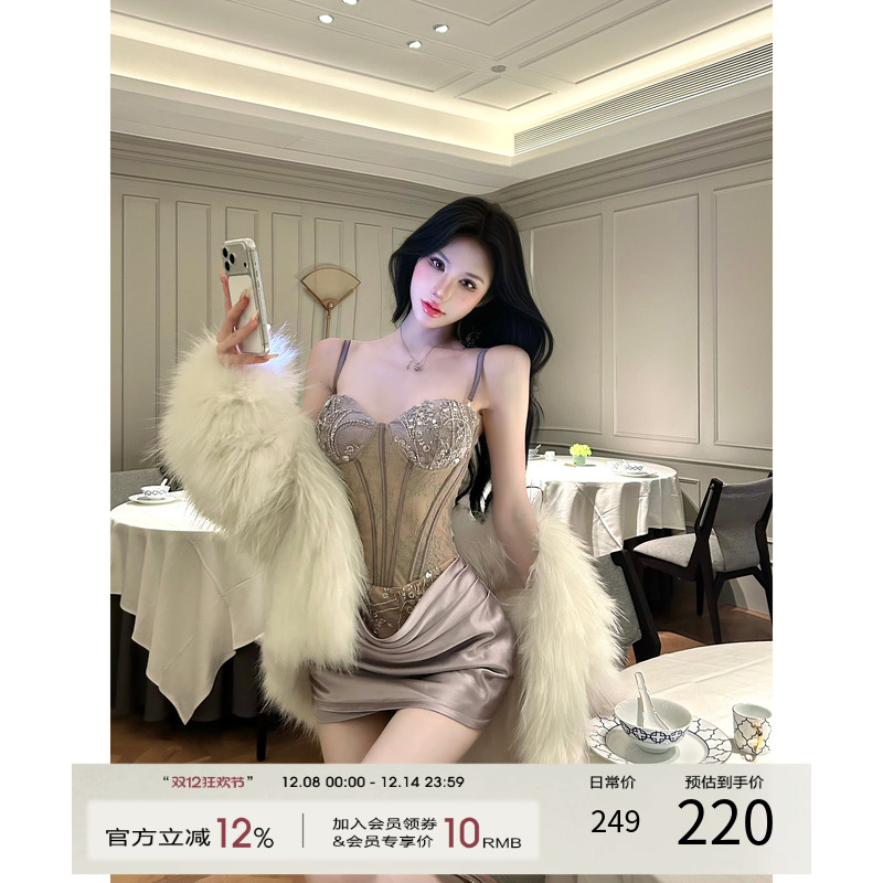 灰尘邓邓 千金感吊带连衣裙女2025冬季新款包臀裙生日穿搭裙子