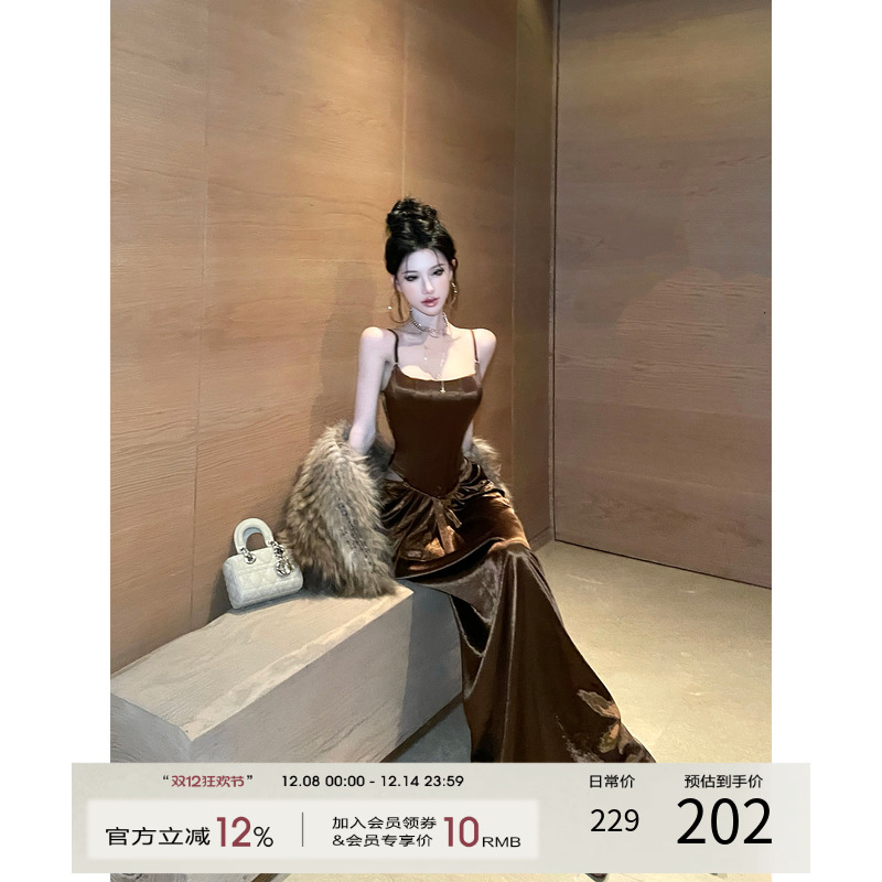 灰尘邓邓 法式复古高级感缎面一字领吊带连衣裙D25Q4129